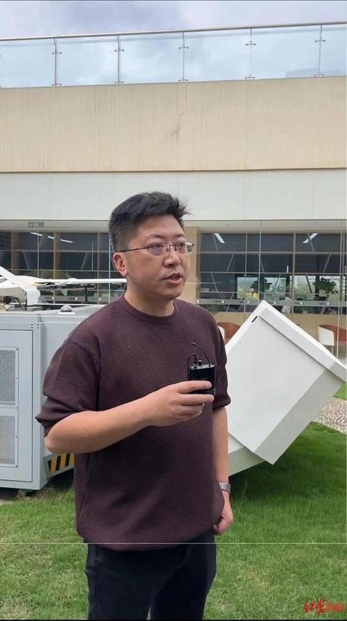 "现在所在的鹏飞科技园,是我们在全国布局的最大生产基地,可生产纵横